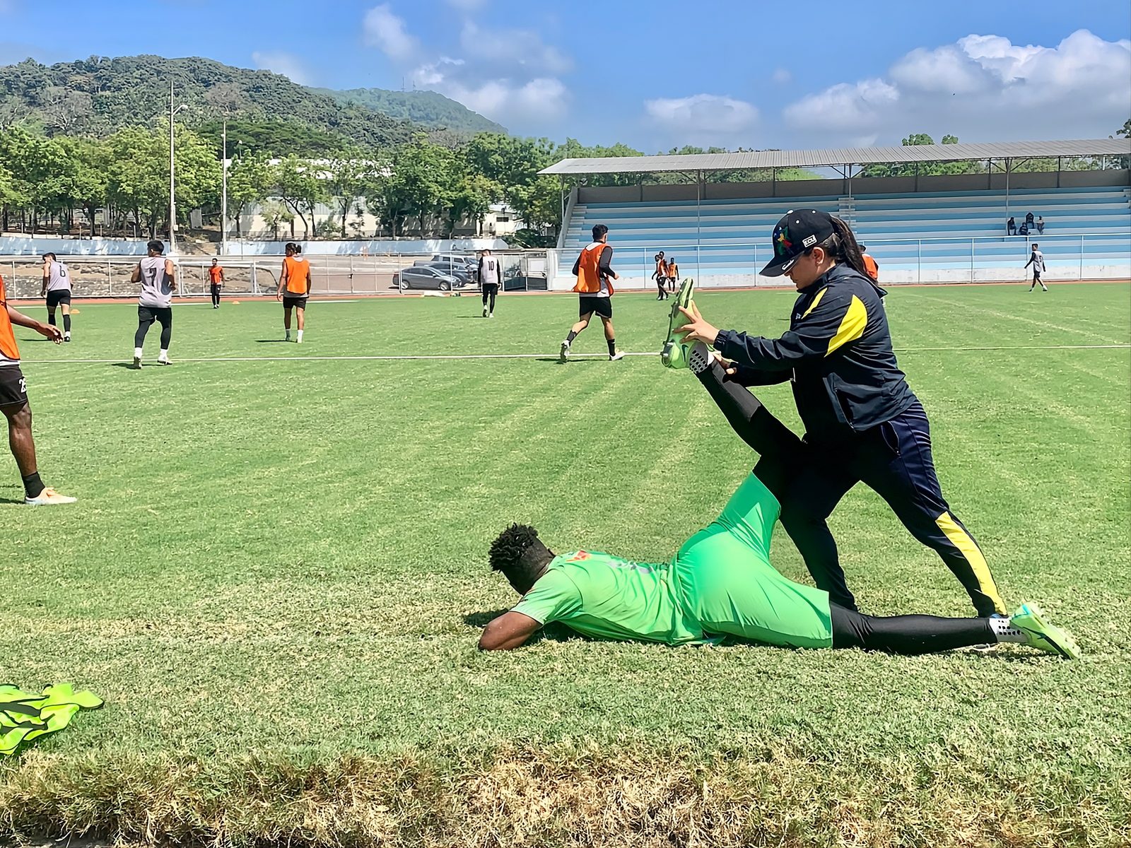 Fisioterapia deportiva en cancha Guayaquil